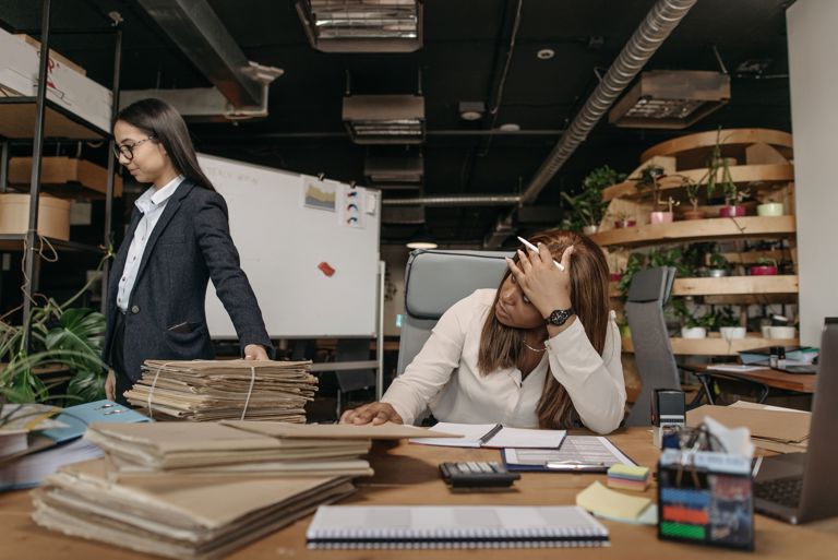 Capture Business Knowledge Before It Walks Out | Expert LMS