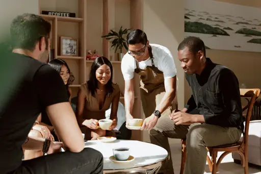 Expert LMS Industries: US Deskless Employee Training Platform | Mobile LMS for Frontline Staff