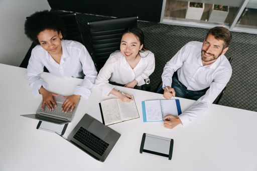 Expert LMS Industries: Employee Engagement Software