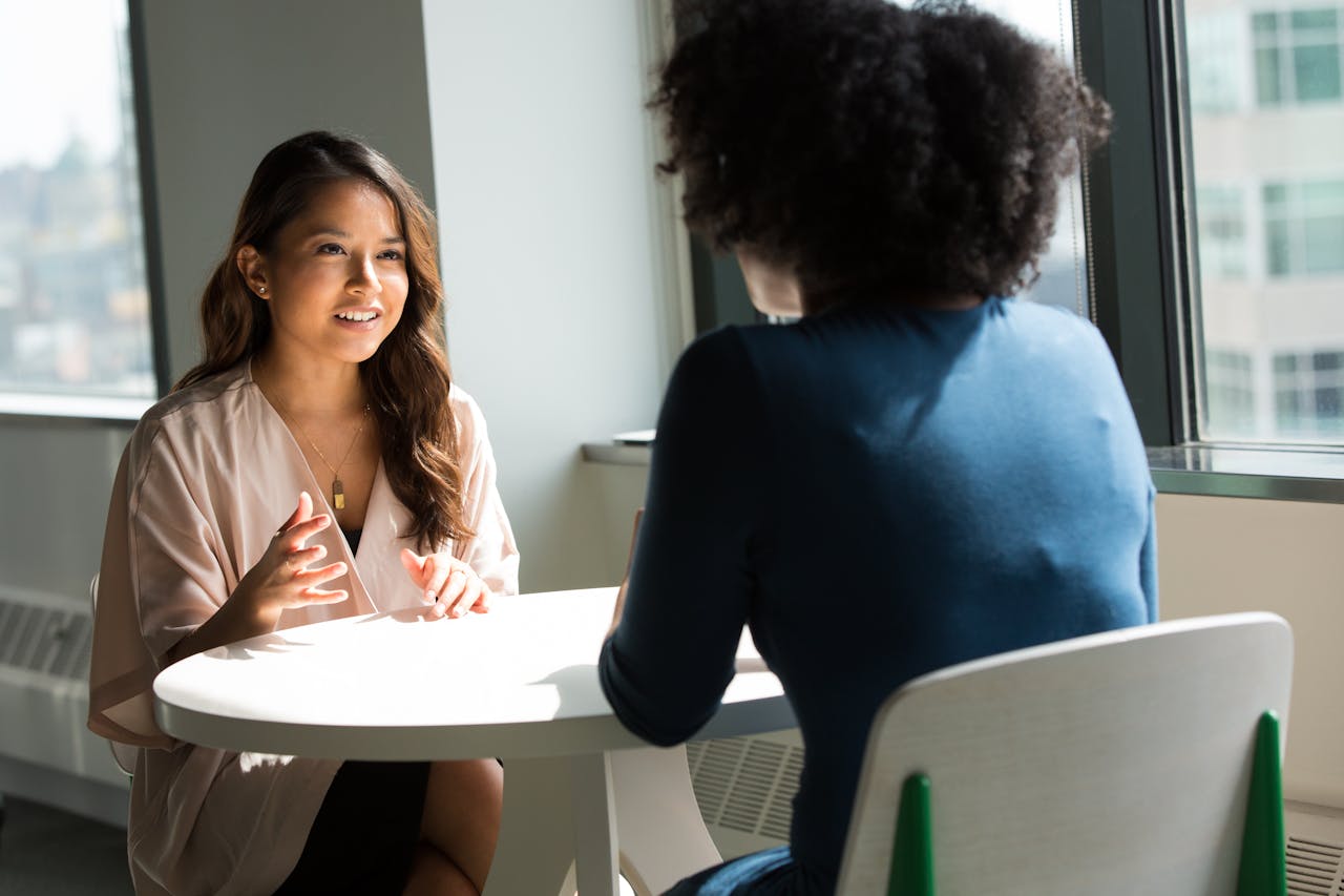 Performance Reviews: Using LMS Tools for Real-Time Feedback