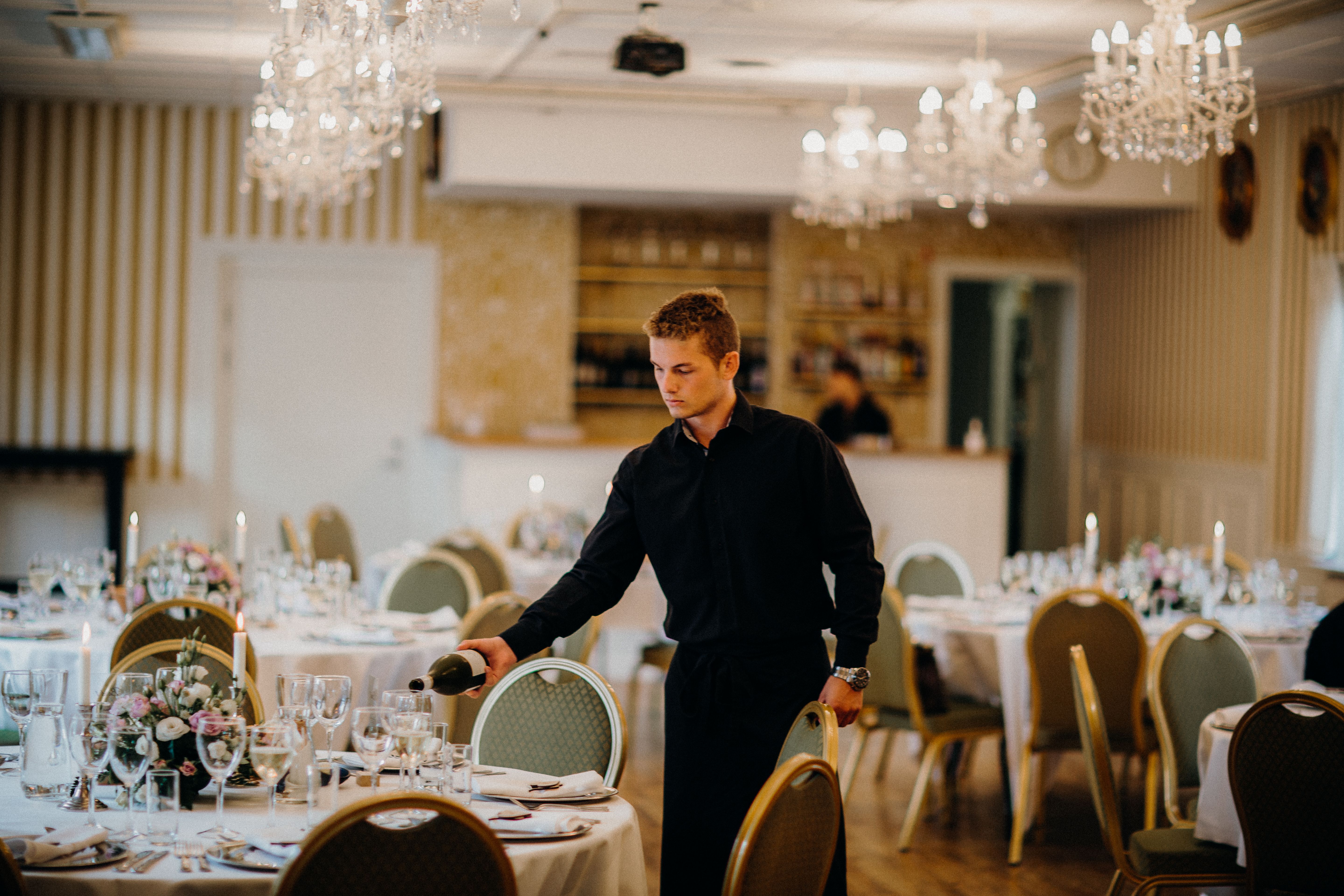US Hospitality Training Software | Mobile LMS for Frontline & Shift Workers