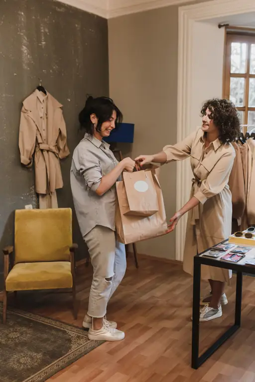 How Employee Training Improves the Retail Customer Experience