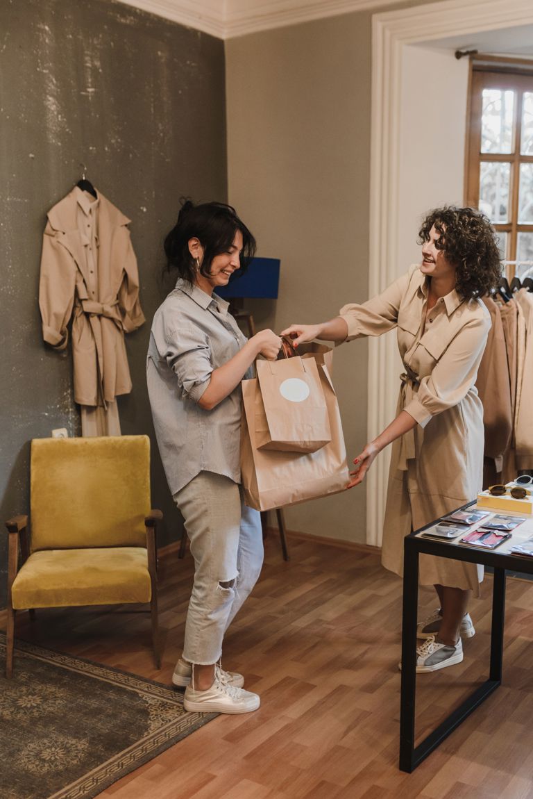 How Employee Training Improves the Retail Customer Experience